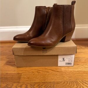 FRYE AND CO. Cognac Ankle Booties